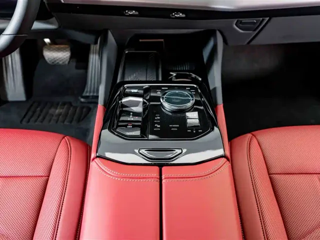 BMW i5 — Фото автомобиля 12