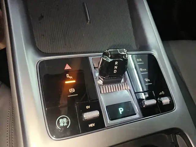 BYD Seal 07 DM-i — Фото автомобиля 13