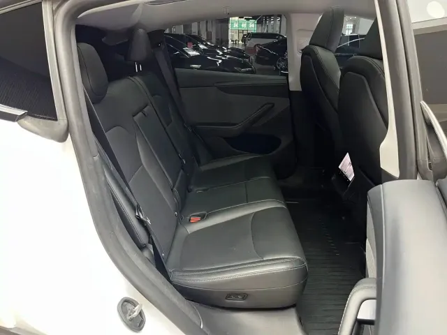 Tesla Model Y — Фото автомобиля 8