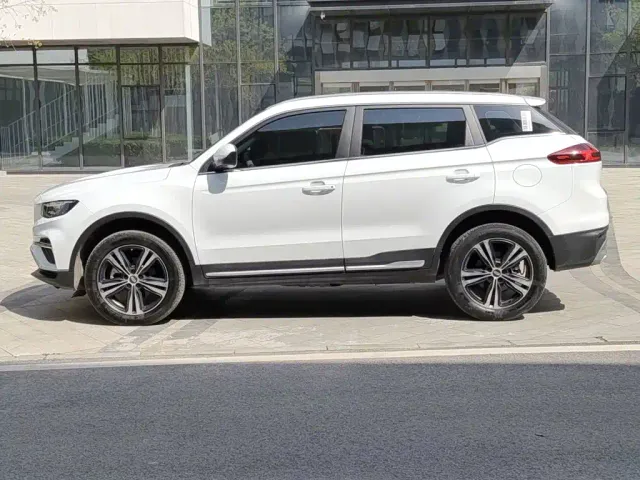 Geely Boyue — Фото автомобиля 5
