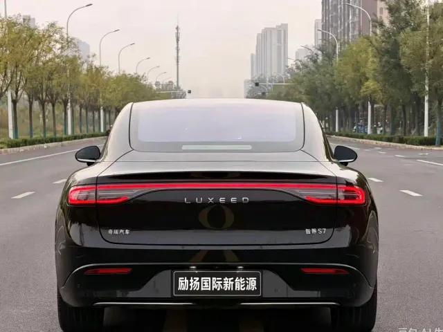 Luxeed S7 — Фото автомобиля 8