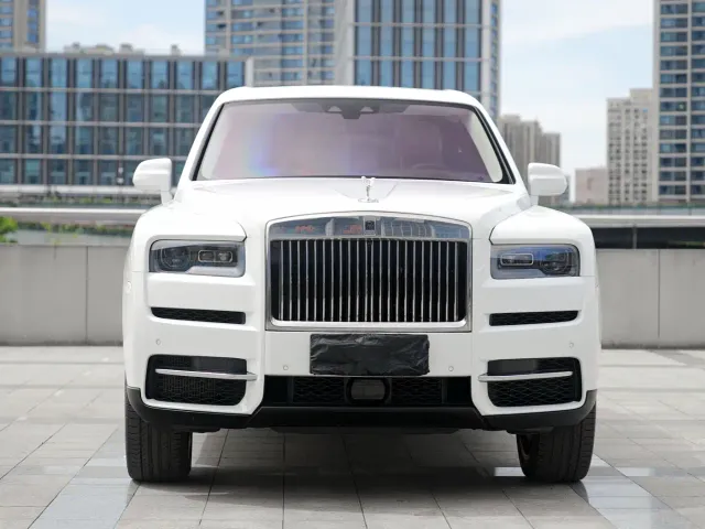 Rolls-Royce Cullinan — Фото автомобиля 3