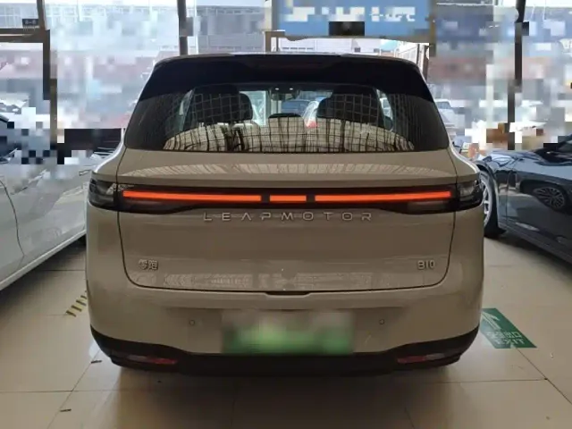 Leapmotor B10 — Фото автомобиля 5