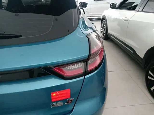 Geely Emgrand S — Фото автомобиля 7
