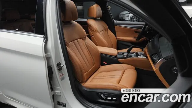 BMW 5 Series G30 — Фото автомобиля 16