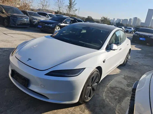 Фотография автомобиля — Tesla Model 3
