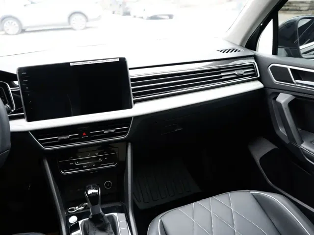 Volkswagen Tiguan L — Фото автомобиля 10