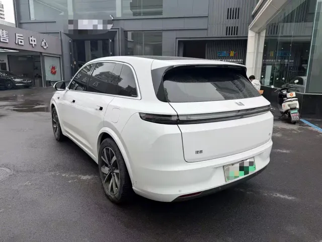 Li Auto L7 — Фото автомобиля 10