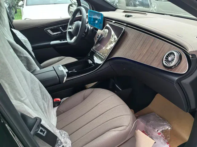 Mercedes-Benz EQE SUV — Фото автомобиля 9