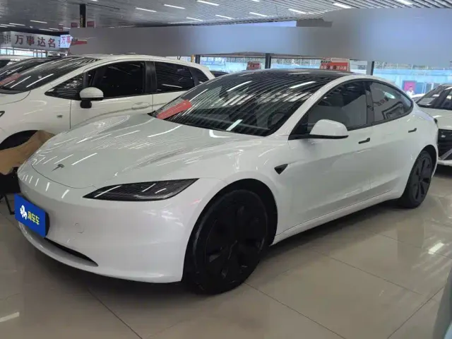 Фотография автомобиля — Tesla Model 3