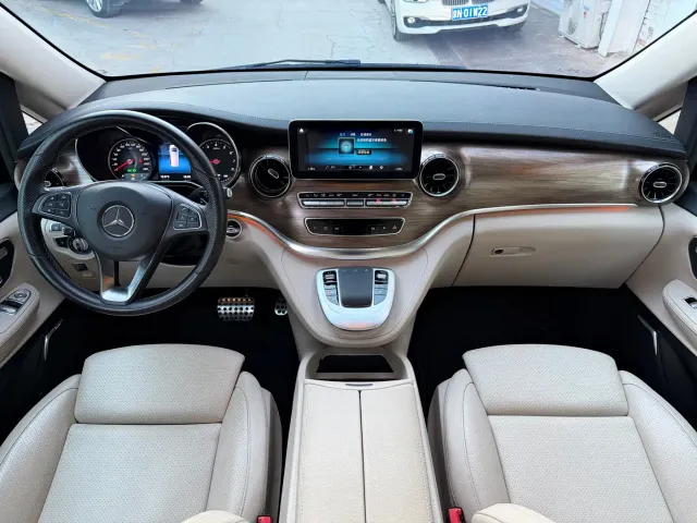Mercedes-Benz V-Class — Фото автомобиля 14