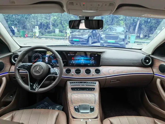 Mercedes-Benz E-Class — Фото автомобиля 7