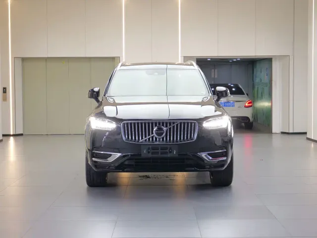 Volvo XC90 — Фото автомобиля 2