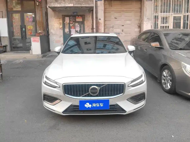 Volvo S60 — Фото автомобиля 2