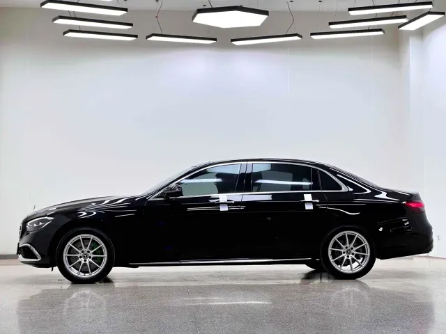 Mercedes-Benz E-Class — Фото автомобиля 30