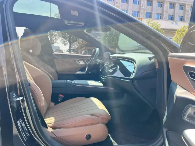 Mercedes-Benz E-Class — Фото автомобиля 6