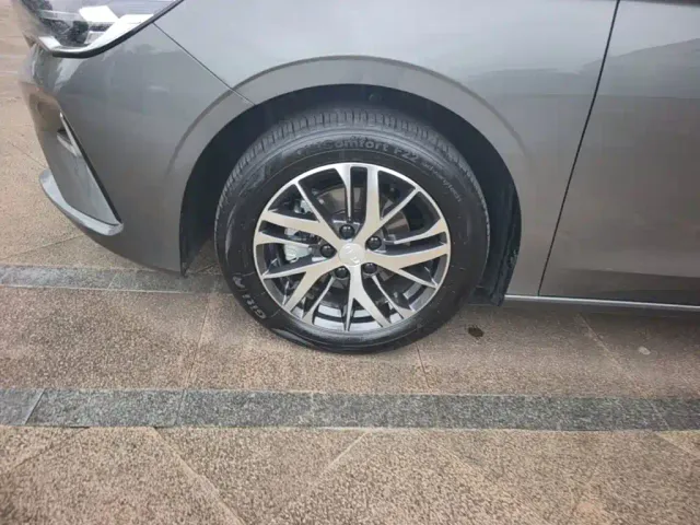 Geely Emgrand — Фото автомобиля 22