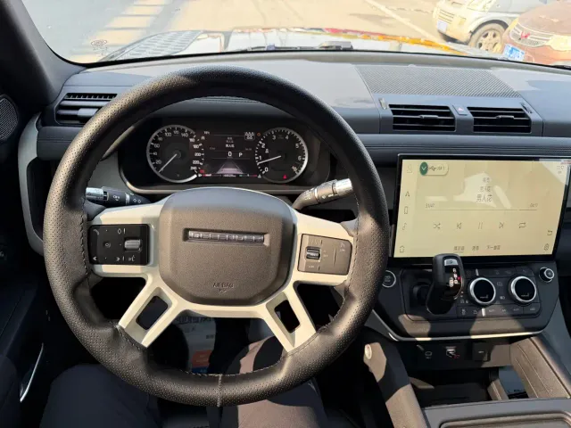 Land Rover Defender — Фото автомобиля 13