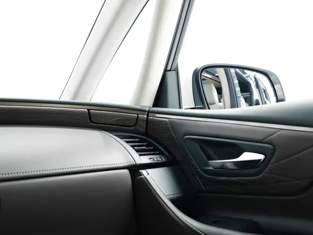 Toyota Alphard — Фото автомобиля 11