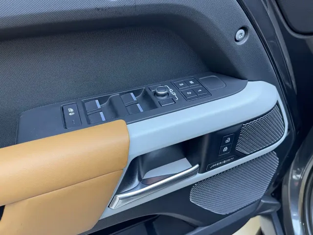 Land Rover Defender — Фото автомобиля 16