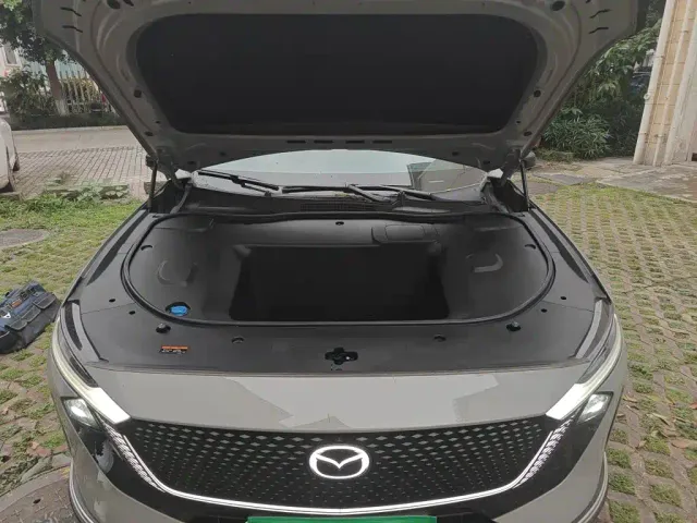 Mazda EZ-6 — Фото автомобиля 21