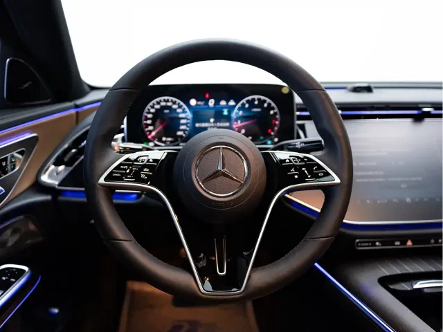 Mercedes-Benz E-Class — Фото автомобиля 14