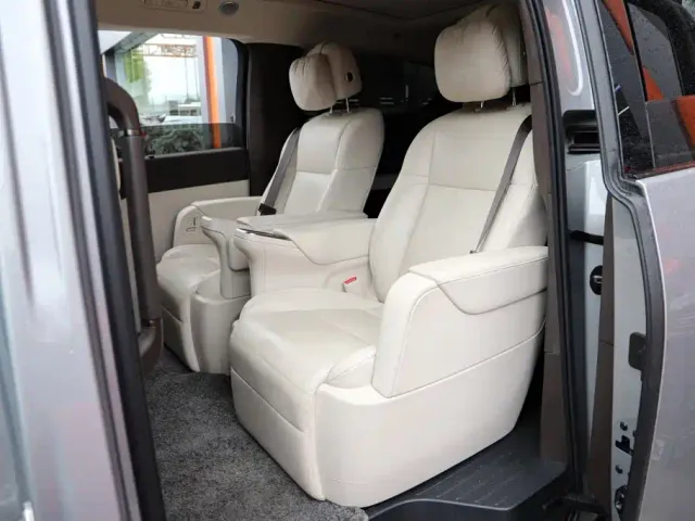 Li Auto MEGA — Фото автомобиля 6