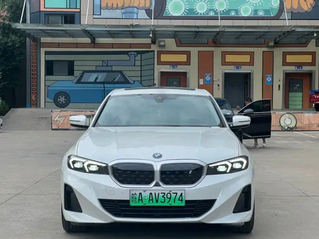 BMW i3 — Фото автомобиля 2