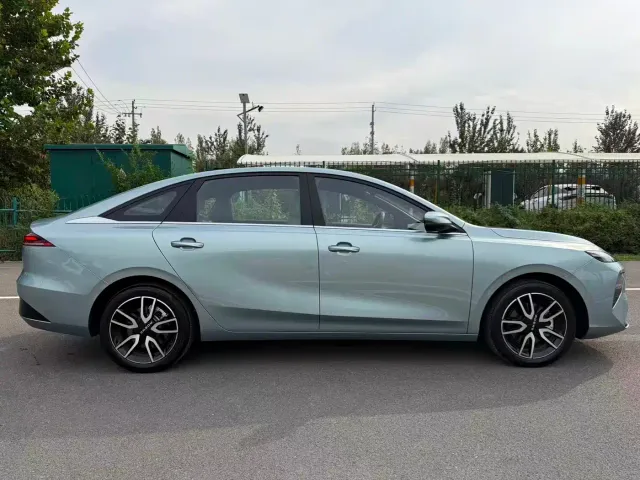 Roewe D6 — Фото автомобиля 8