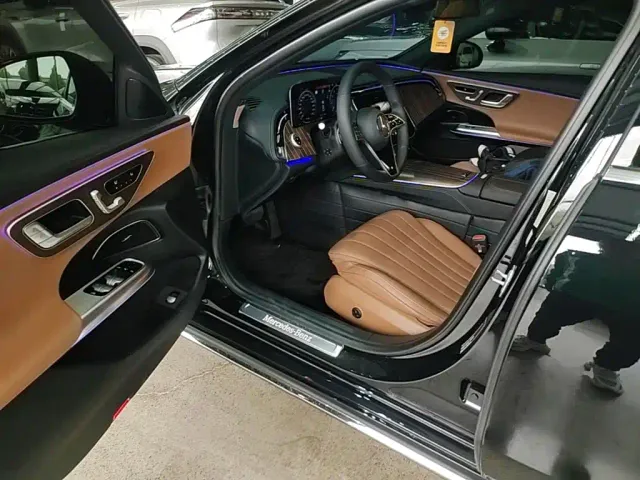 Mercedes-Benz E-Class — Фото автомобиля 15