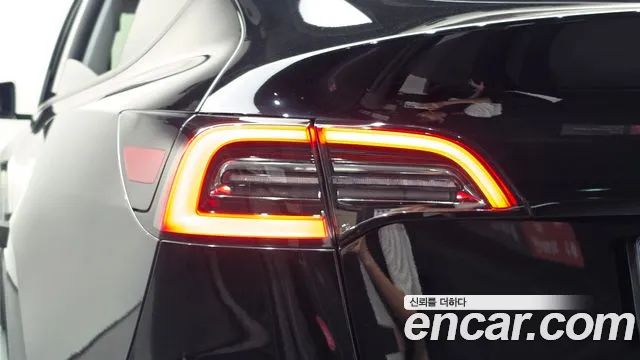 Tesla Model Y — Фото автомобиля 8
