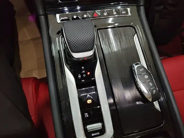 Hongqi H6 — Фото автомобиля 13