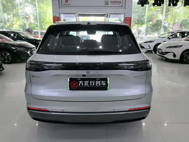 Geely Galaxy Starship 7 EM-i — Фото автомобиля 5