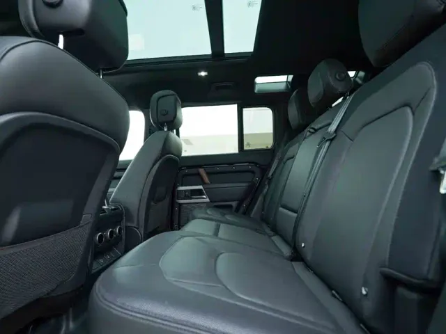 Land Rover Defender — Фото автомобиля 20