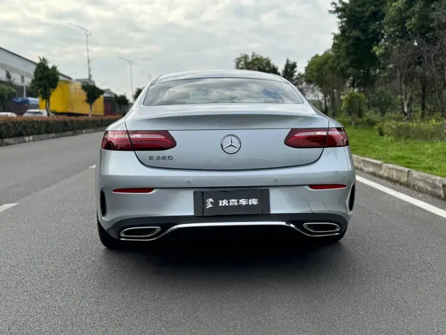 Mercedes-Benz E-Class — Фото автомобиля 6