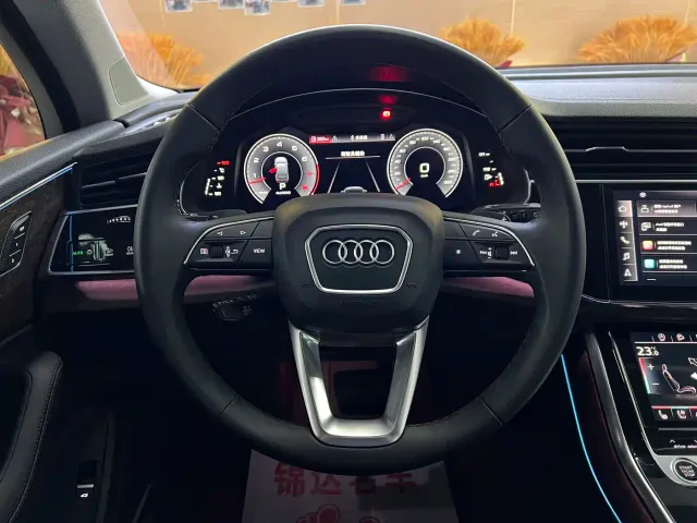 Audi Q7 — Фото автомобиля 10