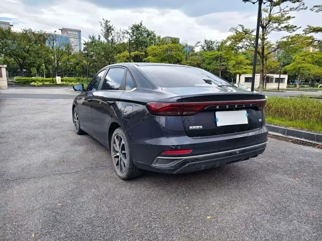 Geely Emgrand — Фото автомобиля 16