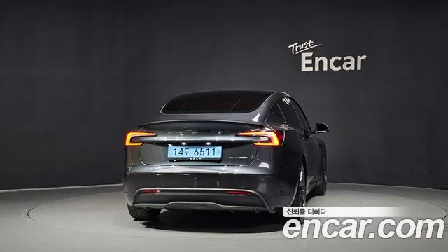 Tesla Model 3 — Фото автомобиля 4