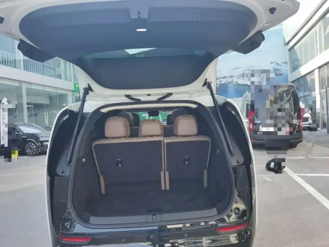 Li Auto MEGA — Фото автомобиля 18