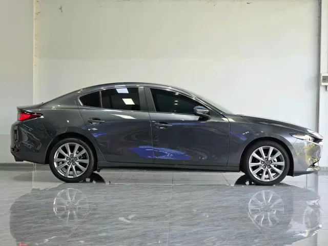 Mazda Axela — Фото автомобиля 2