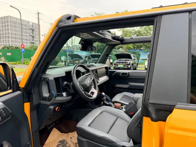Ford Bronco — Фото автомобиля 2