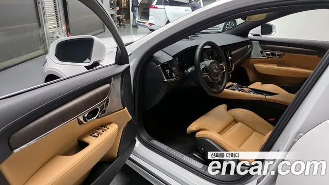 Volvo S90 — Фото автомобиля 10