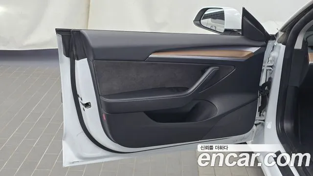 Tesla Model 3 — Фото автомобиля 13