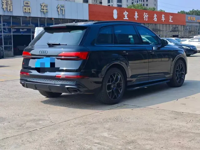 Audi Q7 — Фото автомобиля 9
