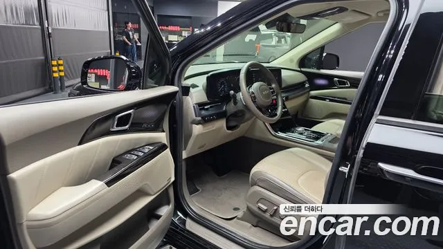 Kia Canival — Фото автомобиля 9
