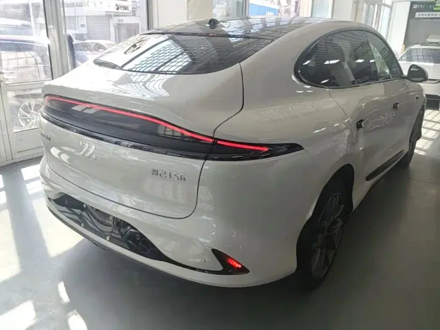 IM Motors LS6 — Фото автомобиля 6