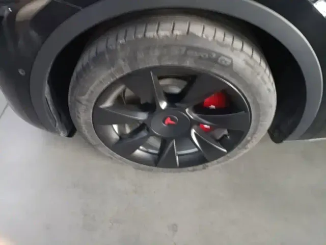Tesla Model Y — Фото автомобиля 22