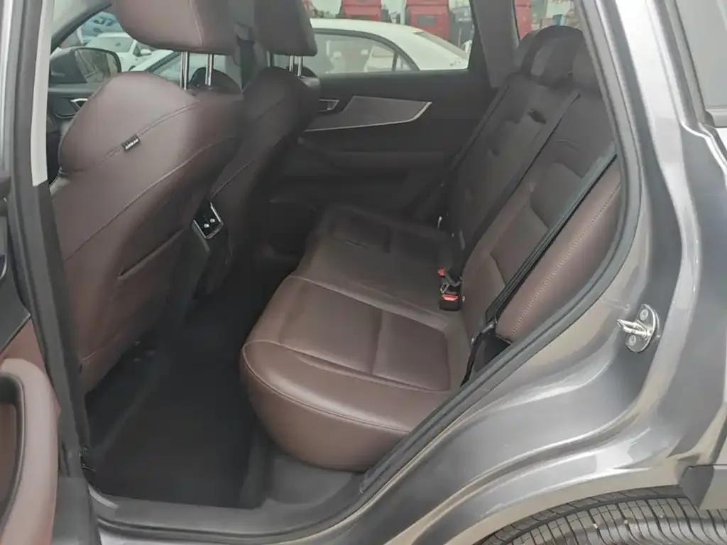 Chery Tiggo 7 2024 1.5T CVT Premium Edition — Фото автомобиля 16