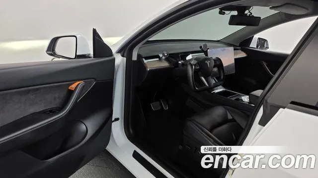 Tesla Model Y — Фото автомобиля 10