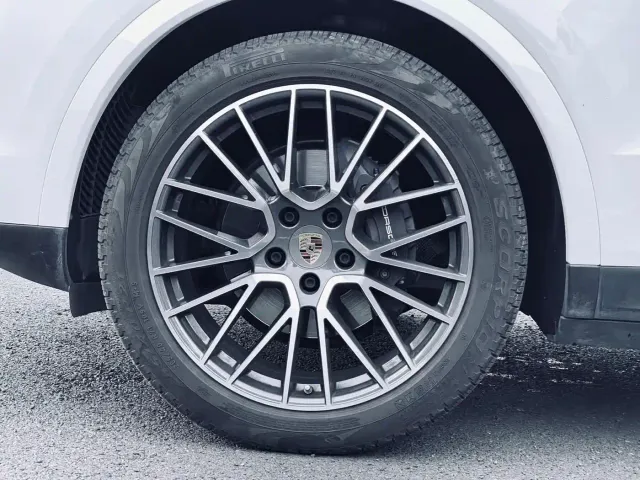 Porsche Cayenne — Фото автомобиля 7